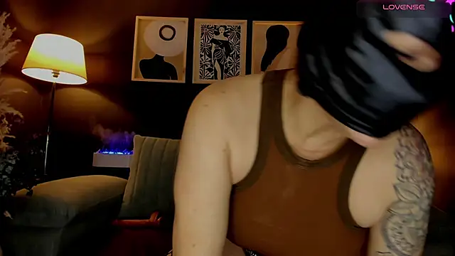 צ'אט XXX בשידור חי של Skay_Hot