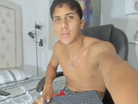 Chat +18 de Adonixxx_capizzi22_ ao vivo