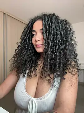 Curlyierr XXX  чат на живо