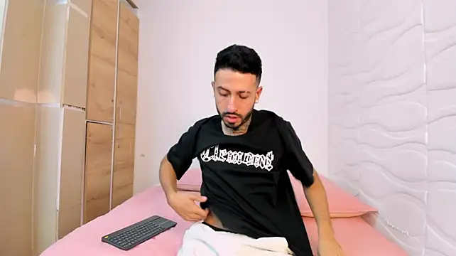 StevenAndLaura Show in webcam