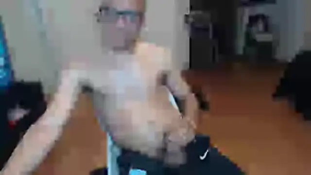 guachin_hunk: διαδικτυακό σόου στην κάμερα