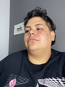 Chat +18 de Hailey_Curvy ao vivo