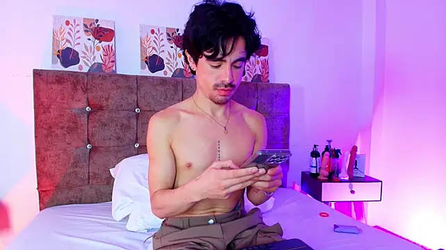 Ethan_Briggs_'s Live XXX Chat