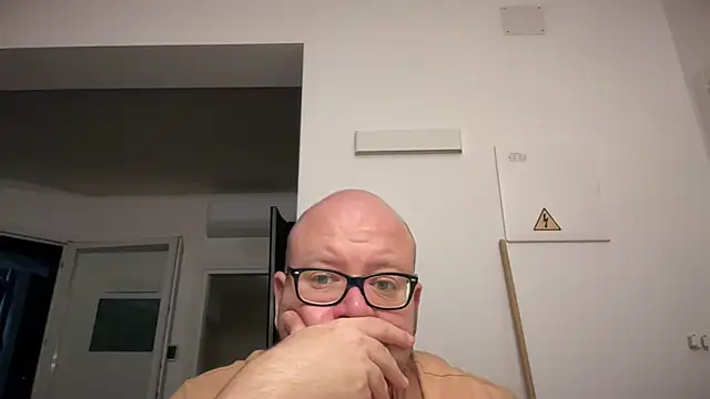 theitalianbearn Live XXX chat