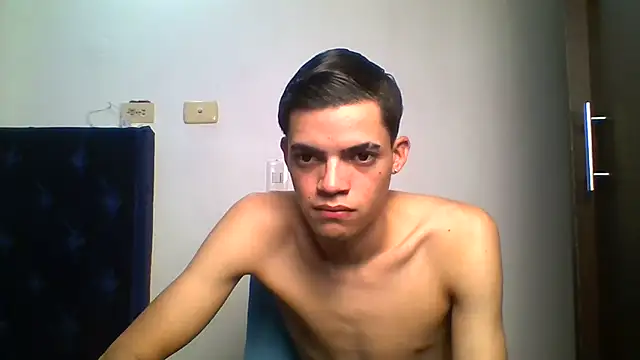Chatroom XXX en direct de Latinos_2001