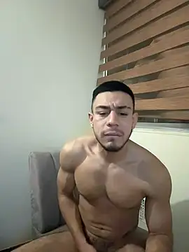 Taylor_DiamondBoy élő XXX-chatje