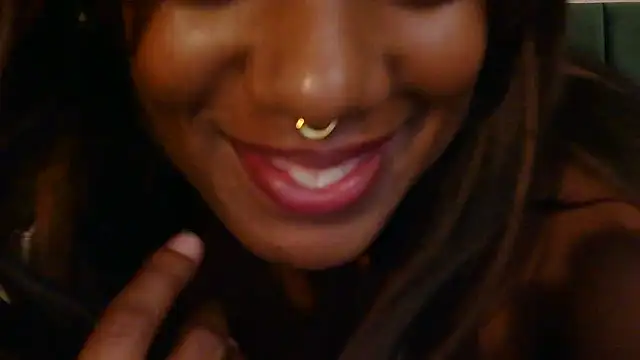 צ'אט XXX בשידור חי של luvlunababy_xo