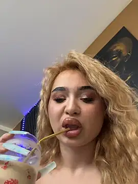 TaniaBliss' Live XXX Chat