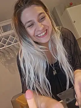 ScarletsWeb's Live XXX Chat
