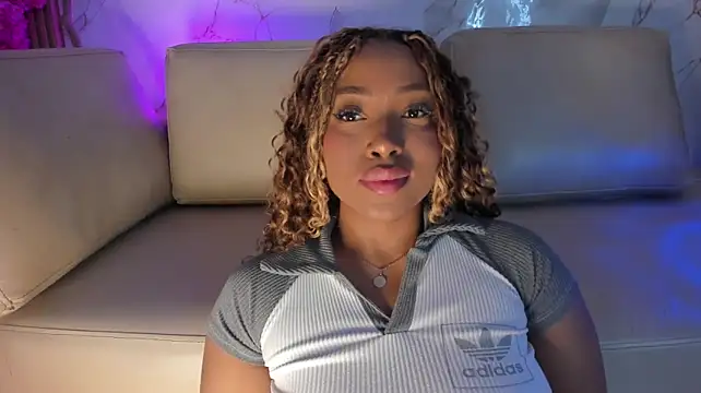 Sia_37's Live XXX Chat