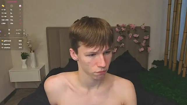 XXX chat uživo modela cuMte_boy