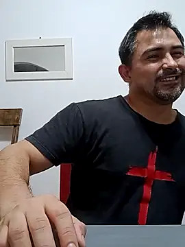 Bradd_32 Adlı Modelin Canlı XXX Sohbeti