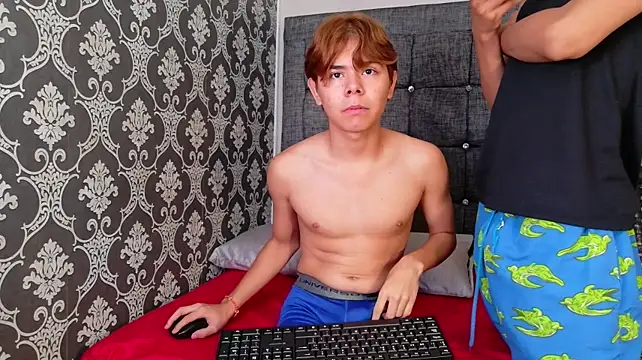 צ'אט XXX בשידור חי של Boys_Curlys_