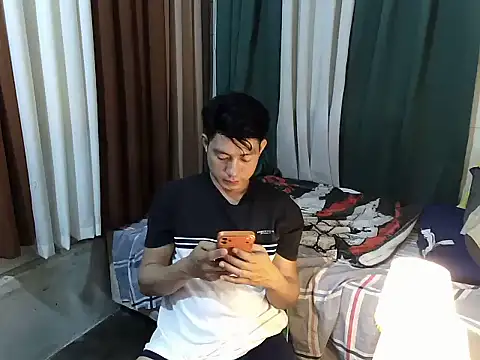 xshyboyx 现场XXX聊天