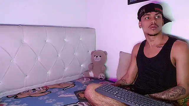 Angel_foxc13 Chat XXX in diretta