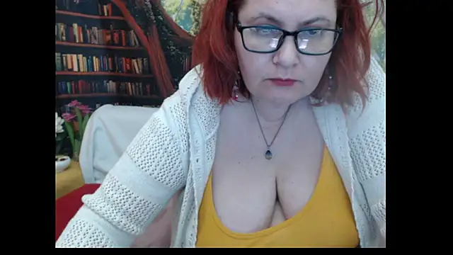 PlayfullMature's Live XXX Chat