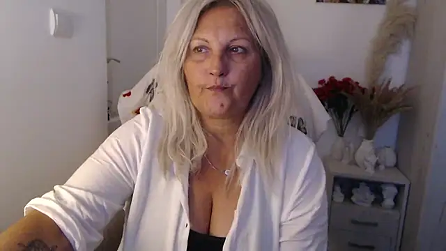 Chat XXX en directo de Divineblond