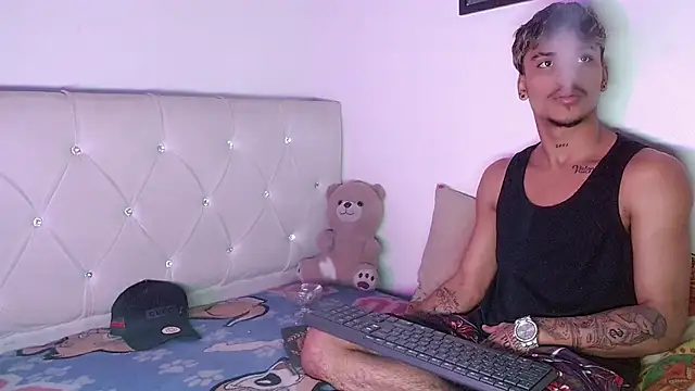 XXX chat uživo modela Angel_foxc13