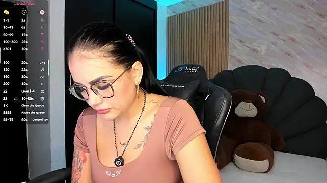 แชท XXX สดของ karol_green_