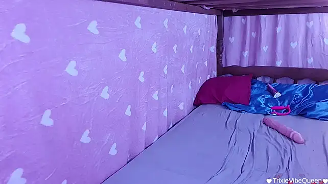 TrixieVibeQueen webkamerás műsora