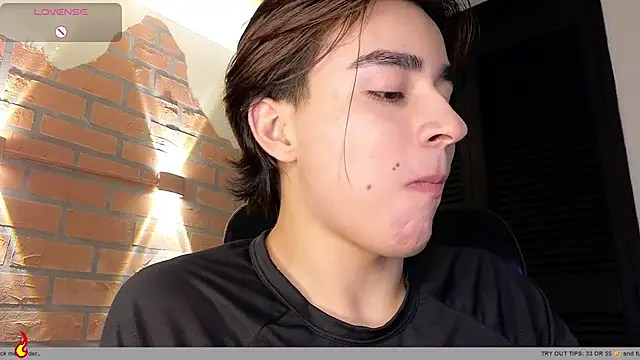 Connorr_01 Adlı Modelin Canlı XXX Sohbeti