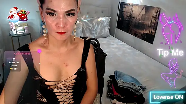 NinaDOM4CUM élő XXX-chatje