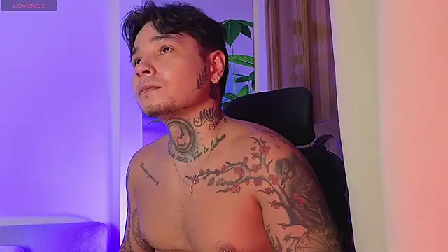 XXX chat uživo modela CamiloHedz
