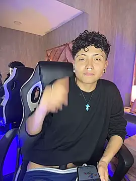 צ'אט XXX בשידור חי של ian_mathias_