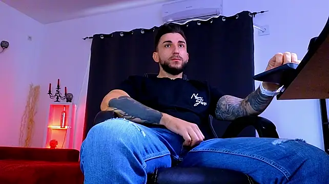 צ'אט XXX בשידור חי של MightyAaron66