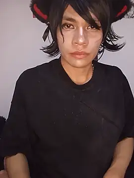 NekoboiPetiole élő XXX-chatje