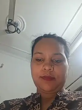 Chat +18 de Luv_swara02 ao vivo