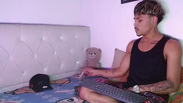 Angel_foxc13 即時 XXX 聊天