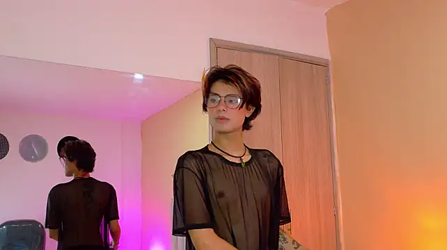 Chat +18 de Derek_Sinn ao vivo