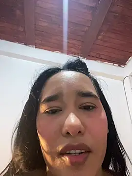 mis-violetha Adlı Modelin Canlı XXX Sohbeti
