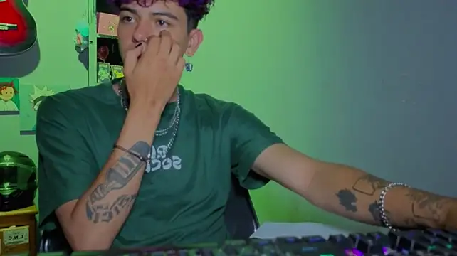 MikeyKuro 现场XXX聊天