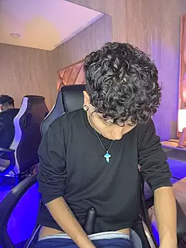 ian_mathias_'s Live XXX Chat