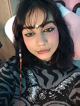 Sarah_Lark- Adlı Modelin Canlı XXX Sohbeti
