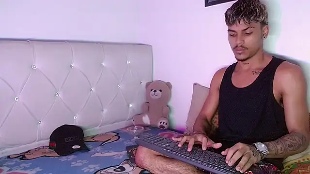 XXX chat uživo modela Angel_foxc13