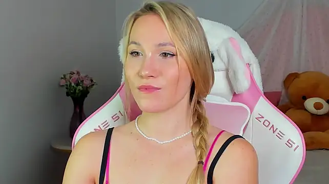 ElaraVoltage's Live XXX Chat