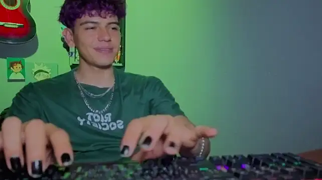 MikeyKuro 现场XXX聊天