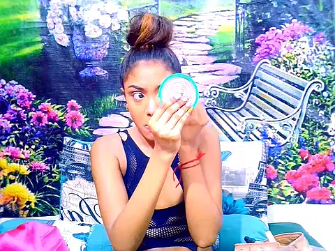 IndianPretty14u2Luv's Live XXX Chat
