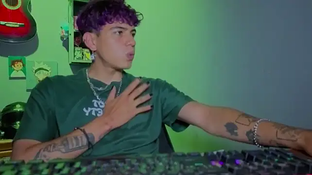 MikeyKuro – Naživo XXX chat