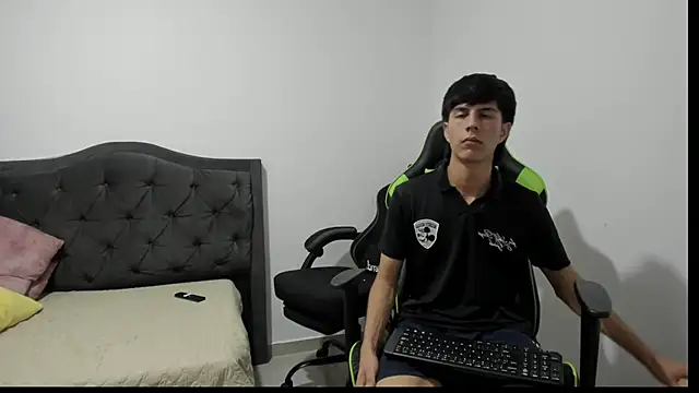 Chat XXX ao vivo de Estiv18_
