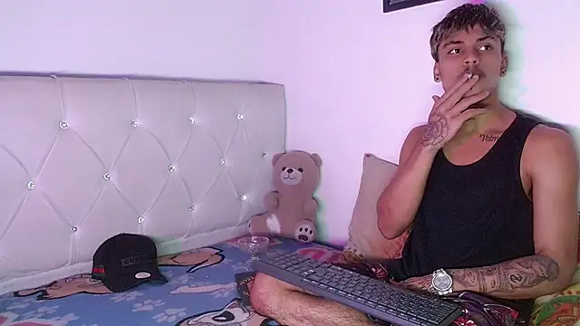 Chat +18 de Angel_foxc13 ao vivo