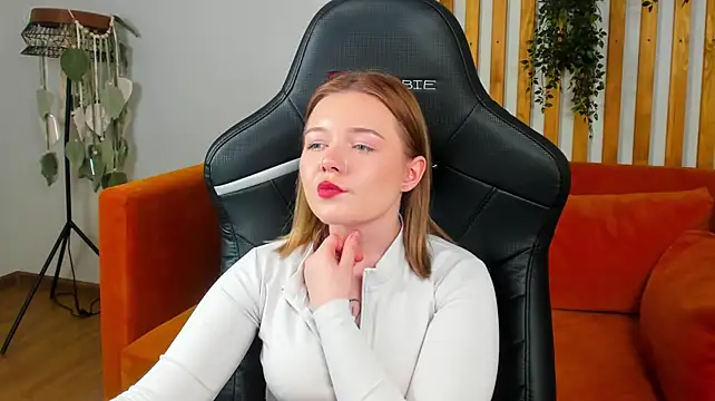 ElinaVale XXX чат на живо