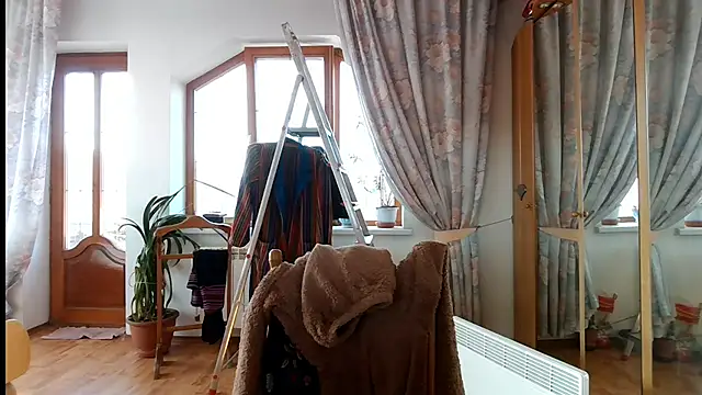 Ariane_Esther Chat XXX in diretta