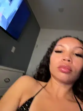 Chat +18 de nikkiloveee ao vivo