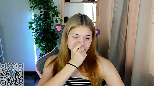 BabySunsh1ne_ Adlı Modelin Canlı XXX Sohbeti