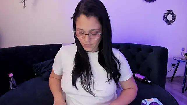 Chat +18 de Astrid_williams ao vivo