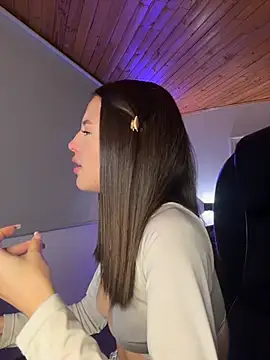 Sofia18_pinkk Adlı Modelin Canlı XXX Sohbeti
